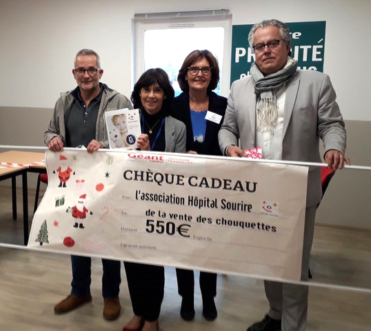 Remise du chèque de la part du Géant Casino de Fenouillet