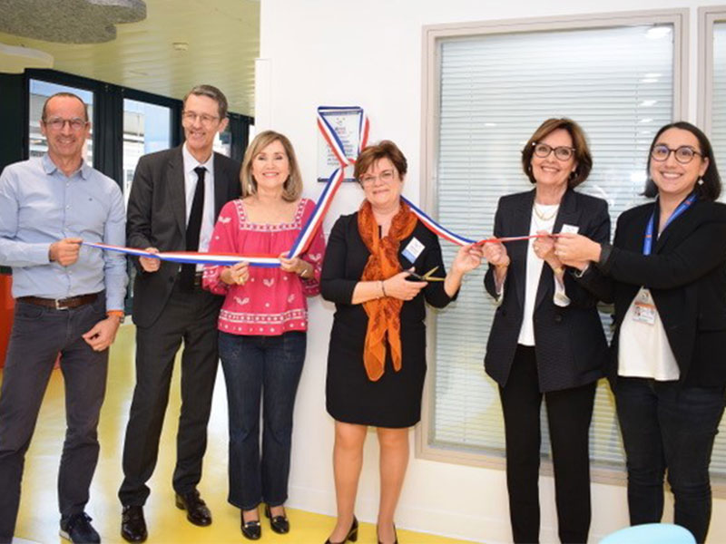 L’inauguration de l’espace d’accueil parents-enfants de l’hôpital des enfants à Purpan s’est tenue le 18 Avril en présence d’Hélène Maller Présidente et Marie-Claude Sudre, Vice-Présidente d’Hôpital Sourire, de Jean-François Lefebvre, Directeur Général du CHU de Toulouse, Fati Nourhashemi, Présidente de la Commission médicale d’établissement du CHU, et de Catherine Mallet, Présidente de la BPOC