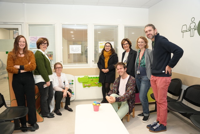 Ces aménagements particulièrement appréciés par les petits et leur famille ont été inaugurés en présence de Sarah Viguier et du Docteur Marion Gambart, Directrices du Pôle Pédiatrique, de Marie-Claude Sudre Vice-Présidente d’Hôpital Sourire ainsi que de l’équipe de génétique