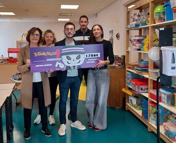 Remise du don à la ludothèque de l'Hôpital des enfants