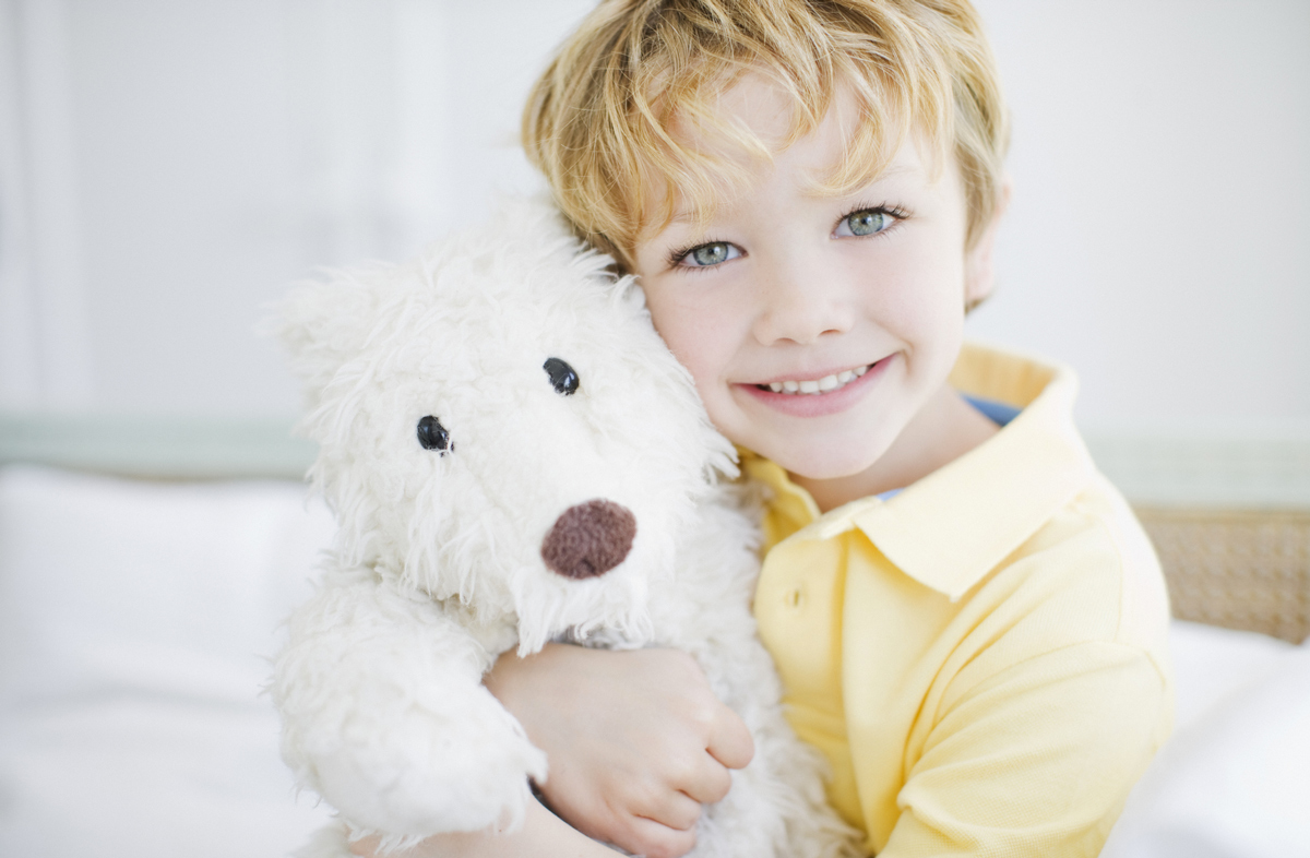 enfant ours en peluche blanc 