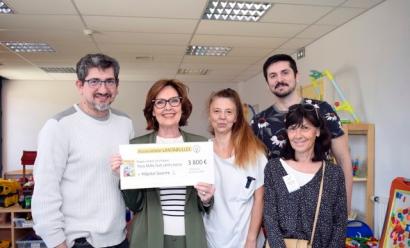 Sylvain Quertan et Romain Pujol lors de la remise du don à la Ludothèque de l’Hôpital des Enfants à Marie-Claude Sudre, Vice-Présidente et Carole Noël Bénévoles Hôpital Sourire en présence de Corynne Hoffman Educatrice.