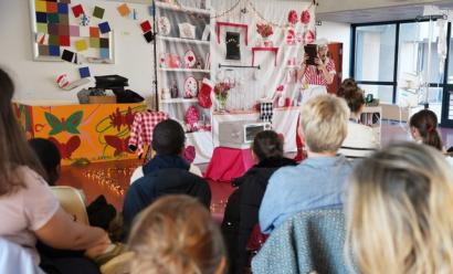 Les petits de l’Hôpital des enfants ont été embarqués dans les aventures drôles et gourmandes de la Compagnie Fabulouse et leur spectacle de magie « Un Noël à croquer »
